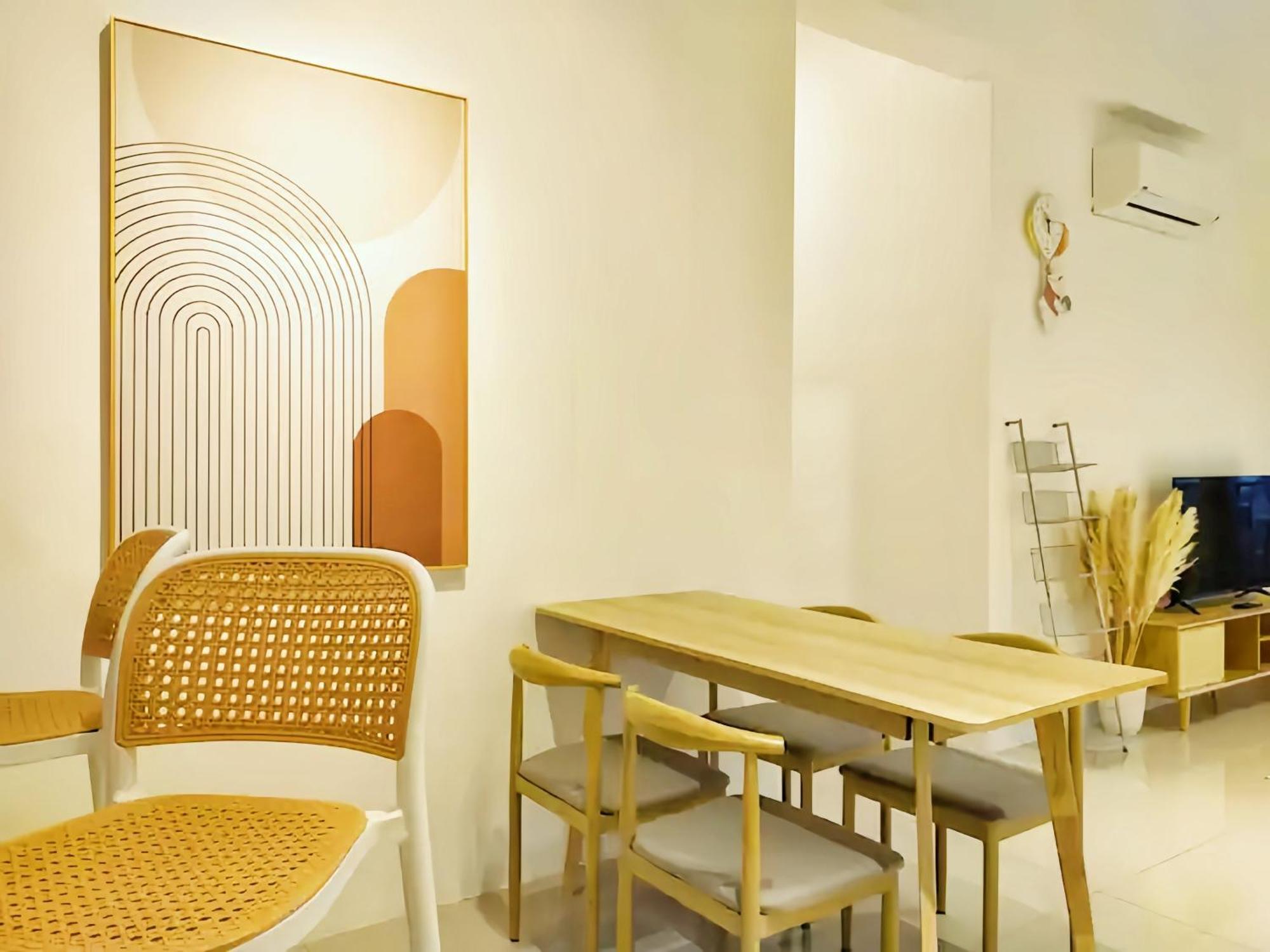 The Cove Hillside Apartment